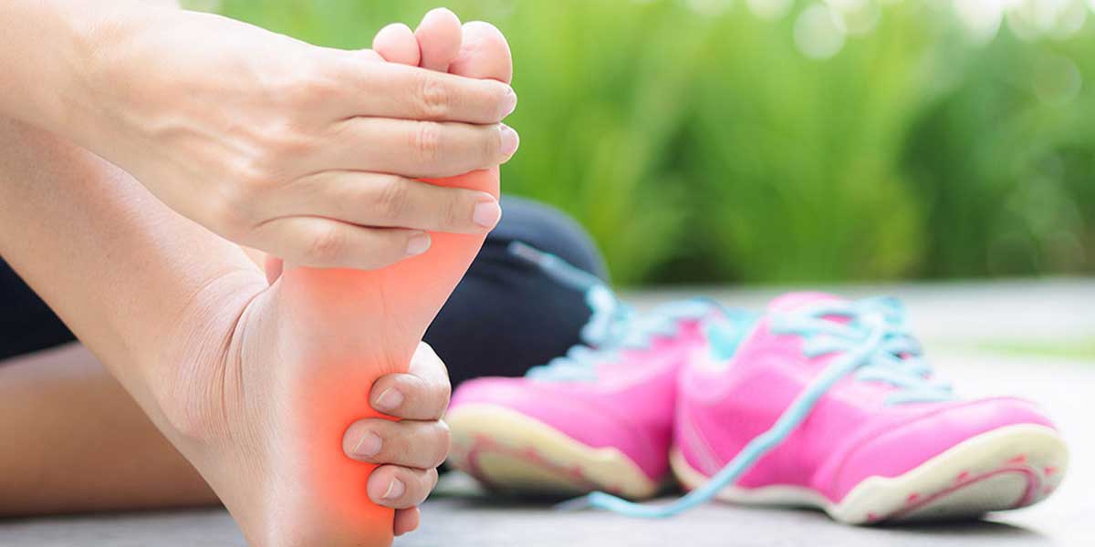 التهاب کف پا یا فاشیا پلانتار چیست و چگونه درمان می‌شود؟